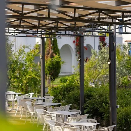 Sunrise Village Hotell 4*