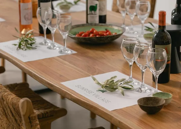 Hotel Sunrise Village